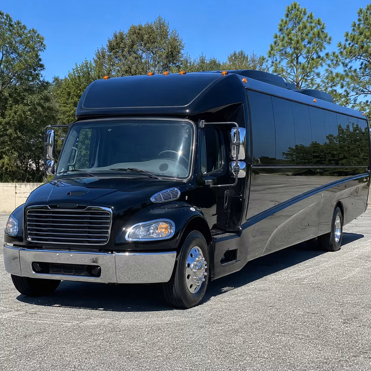 woodland 20 passenger minibus rental